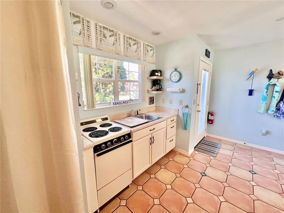 Active With Contract: $689,000 (0 beds, 0 baths, 1518 Square Feet)