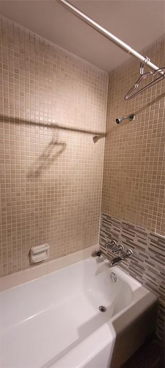 Active With Contract: $115,400 (2 beds, 2 baths, 1226 Square Feet)