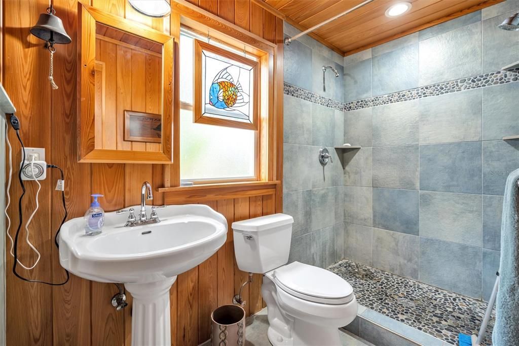 待售: $1,250,000 (2 贝兹, 2 浴室, 1550 平方英尺)