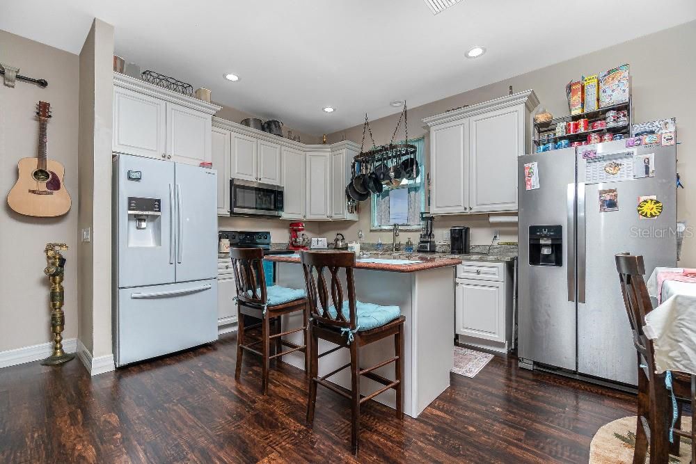 For Sale: $339,000 (2 beds, 2 baths, 1292 Square Feet)