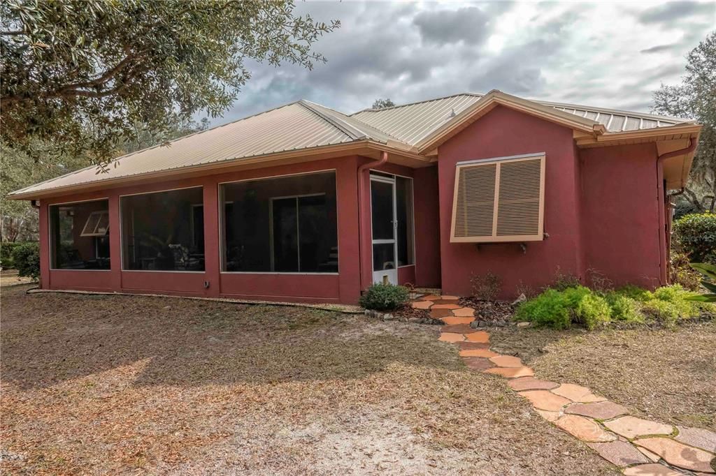 Recently Sold: $430,000 (3 beds, 2 baths, 1864 Square Feet)