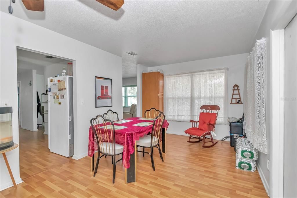 For Sale: $549,900 (3 beds, 2 baths, 1089 Square Feet)