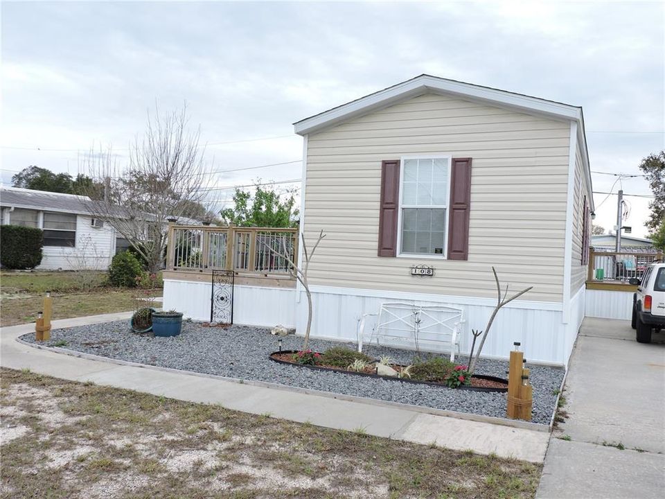 Recently Sold: $174,900 (2 beds, 2 baths, 728 Square Feet)