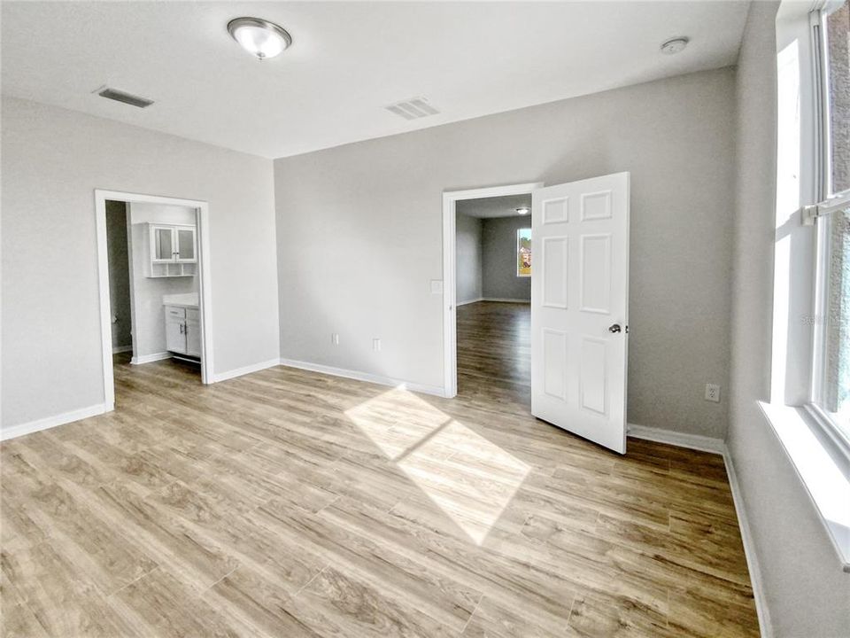 Active With Contract: $294,000 (3 beds, 2 baths, 1629 Square Feet)