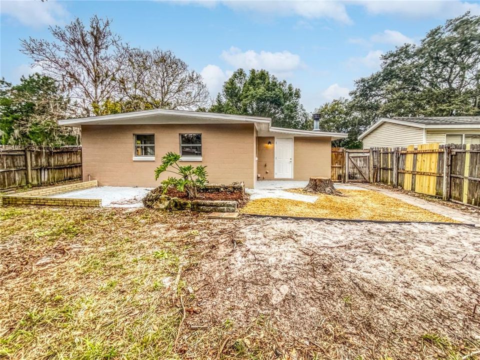 Recently Sold: $183,000 (2 beds, 1 baths, 984 Square Feet)