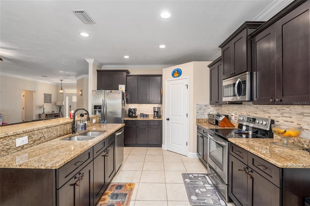 Active With Contract: $329,000 (3 beds, 2 baths, 1699 Square Feet)