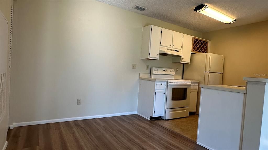 For Sale: $164,800 (1 beds, 1 baths, 648 Square Feet)