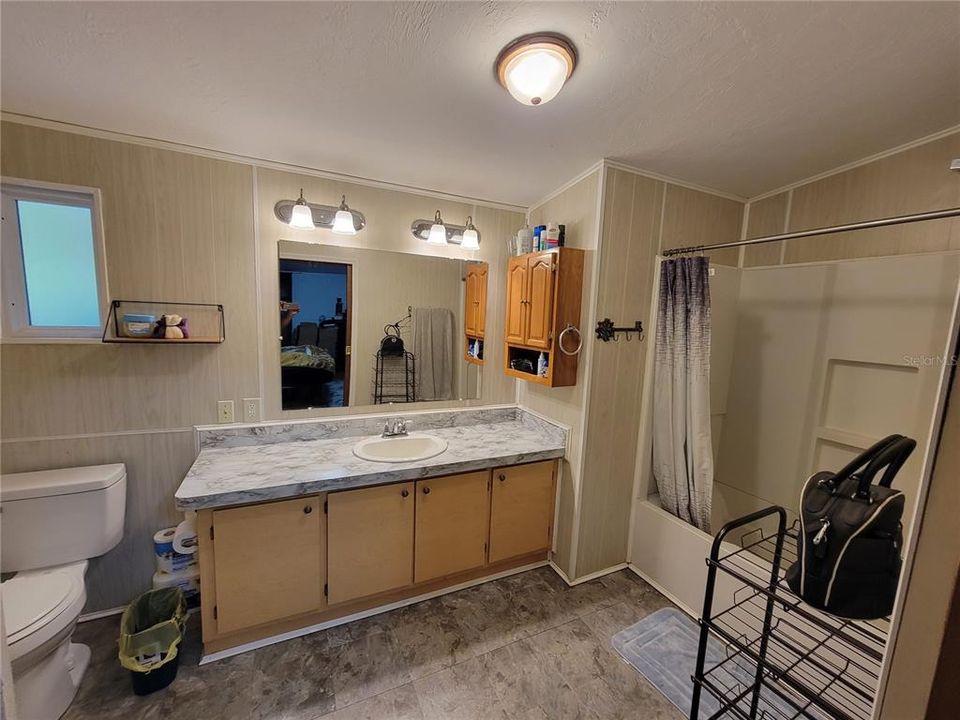 Active With Contract: $191,500 (3 beds, 2 baths, 1329 Square Feet)