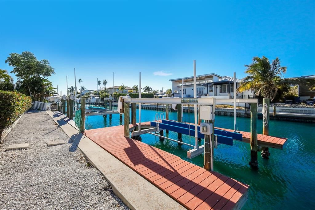 8000 pound boat lift