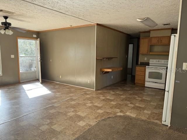 For Sale: $145,000 (2 beds, 2 baths, 1012 Square Feet)