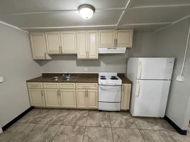 For Rent: $1,100 (2 beds, 1 baths, 750 Square Feet)
