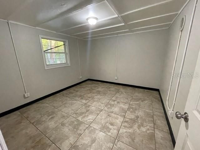 For Rent: $1,100 (2 beds, 1 baths, 750 Square Feet)