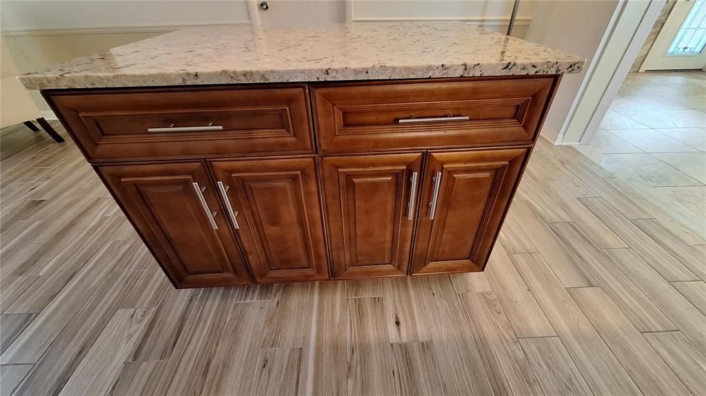 Gorgeous Quality Kitchen Cabinets and Granite