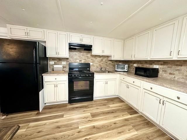 For Sale: $139,900 (2 beds, 1 baths, 720 Square Feet)