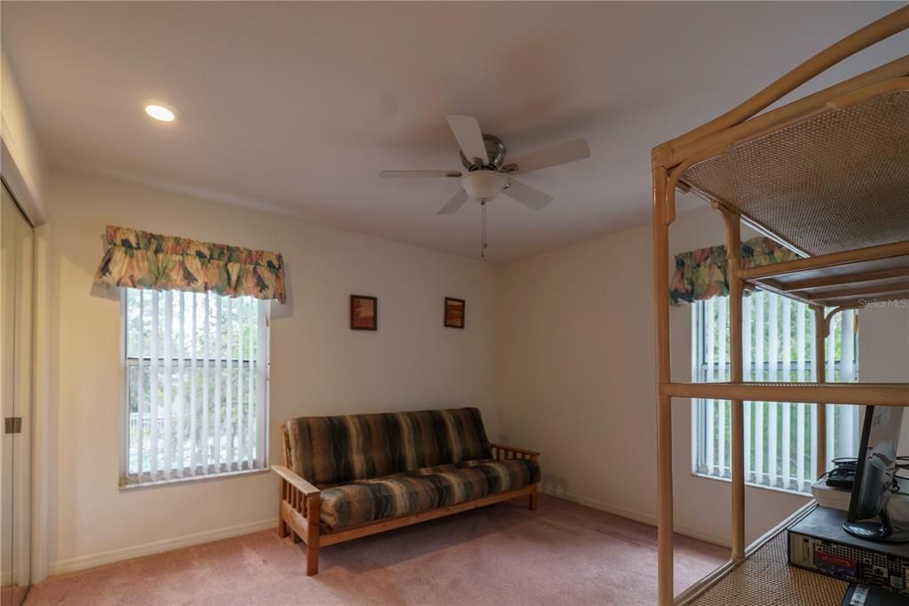 Active With Contract: $135,000 (2 beds, 2 baths, 852 Square Feet)