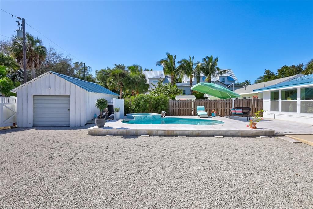 Recently Sold: $1,322,000 (2 beds, 1 baths, 1270 Square Feet)