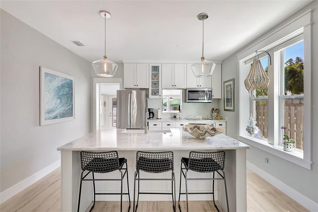 Recently Sold: $1,322,000 (2 beds, 1 baths, 1270 Square Feet)