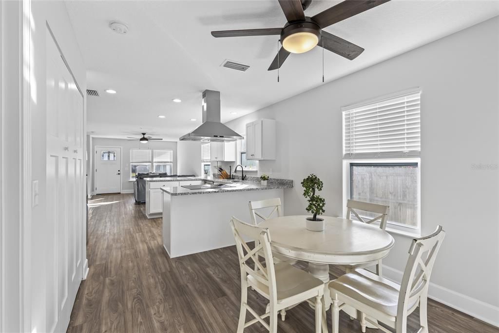 Active With Contract: $299,900 (3 beds, 2 baths, 1168 Square Feet)