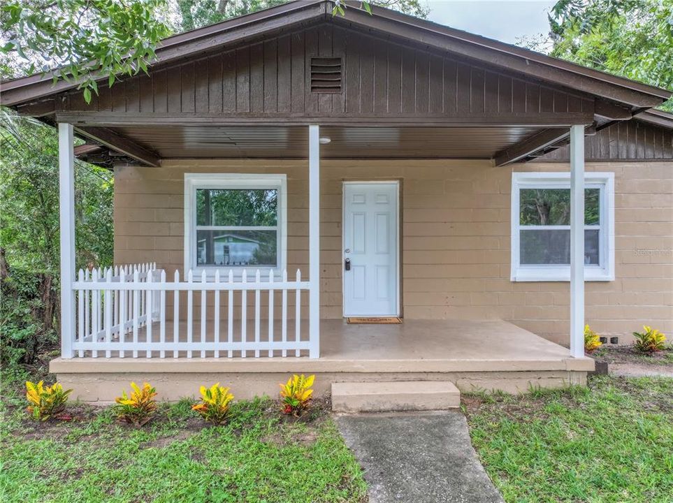 Active With Contract: $179,900 (2 beds, 1 baths, 1080 Square Feet)