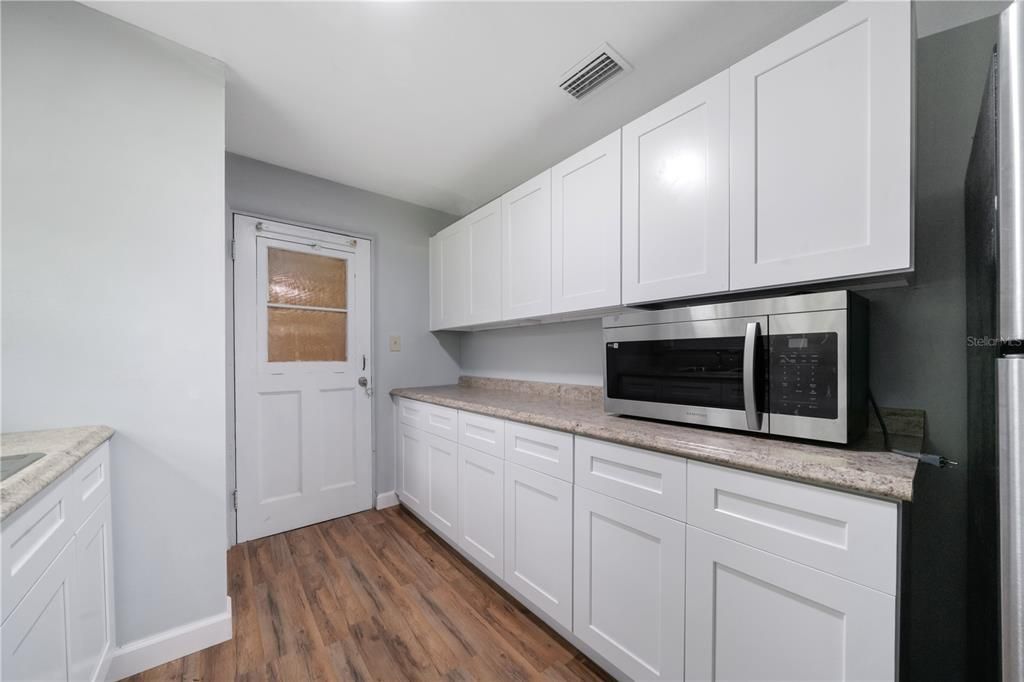 Active With Contract: $179,900 (2 beds, 1 baths, 1080 Square Feet)