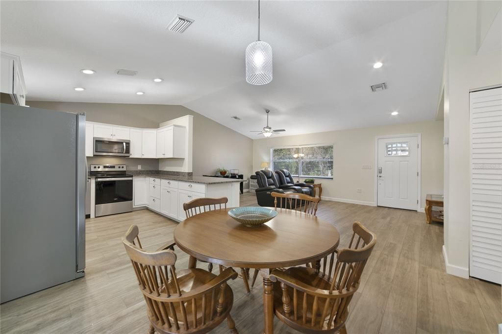 The bright OPEN CONCEPT delivers WOOD LAMINATE FLOORS throughout for easy maintenance, HIGH CEILINGS, additional flexible space in the large FLORIDA ROOM and UPDATED BATHROOMS!