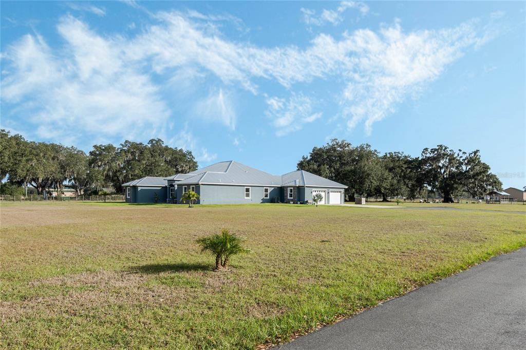 For Sale: $999,000 (4 beds, 3 baths, 3403 Square Feet)