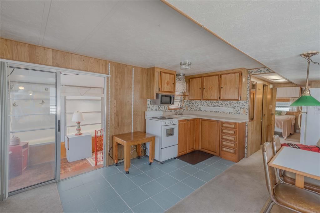 For Sale: $130,200 (1 beds, 1 baths, 376 Square Feet)