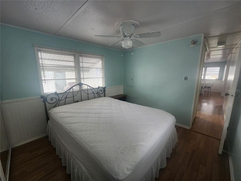 For Sale: $59,900 (1 beds, 1 baths, 370 Square Feet)