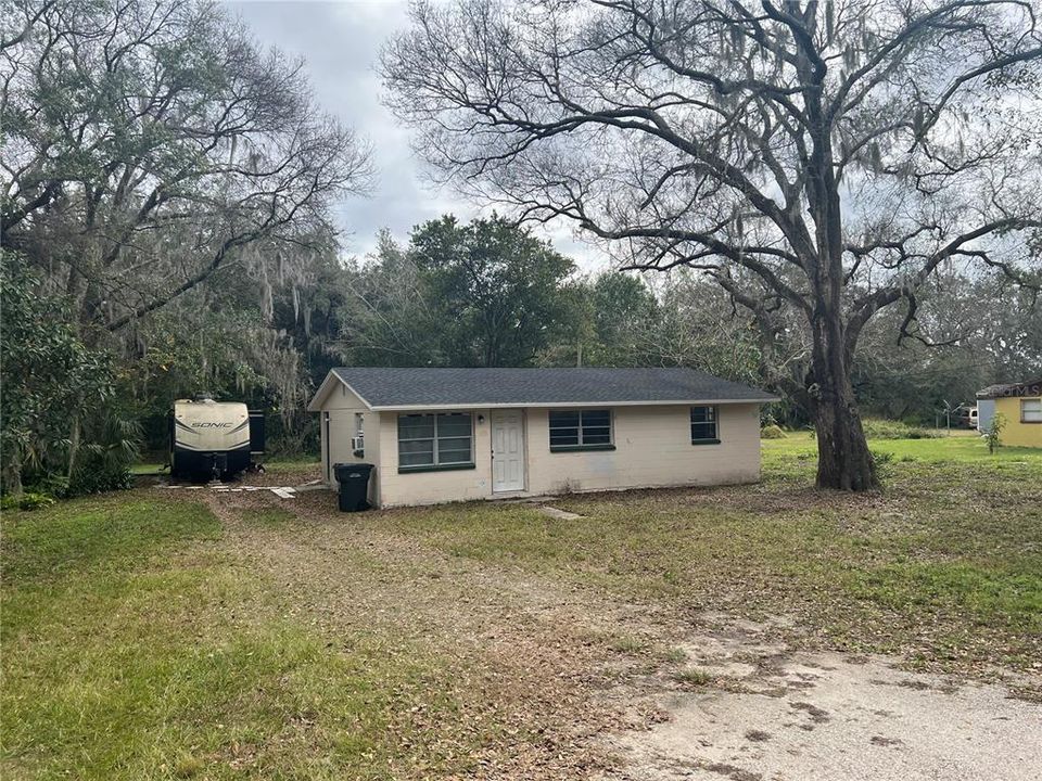 Recently Sold: $139,900 (3 beds, 1 baths, 864 Square Feet)