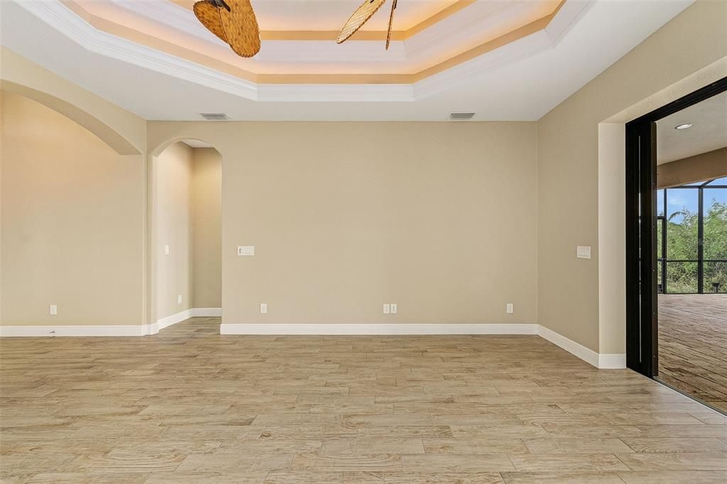 Living Room w/Lighted Tray Ceiling