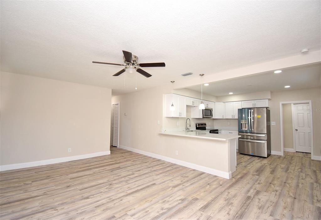 For Sale: $279,900 (3 beds, 2 baths, 1476 Square Feet)