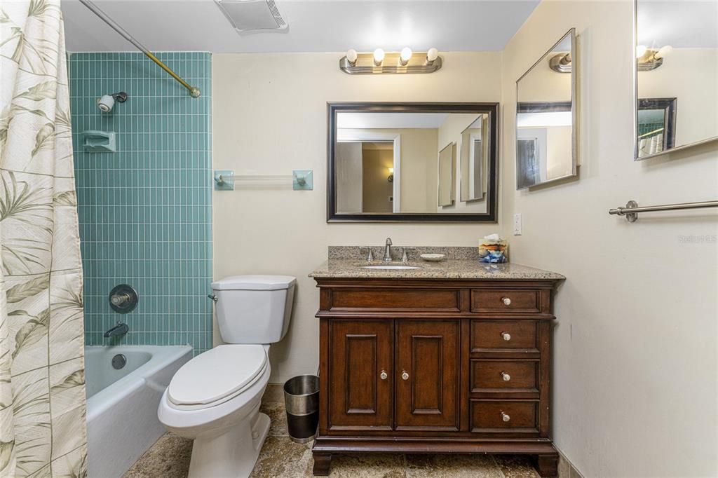 最近售出: $425,000 (3 贝兹, 2 浴室, 1869 平方英尺)
