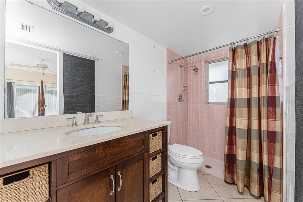 Recently Sold: $425,000 (3 beds, 2 baths, 1869 Square Feet)