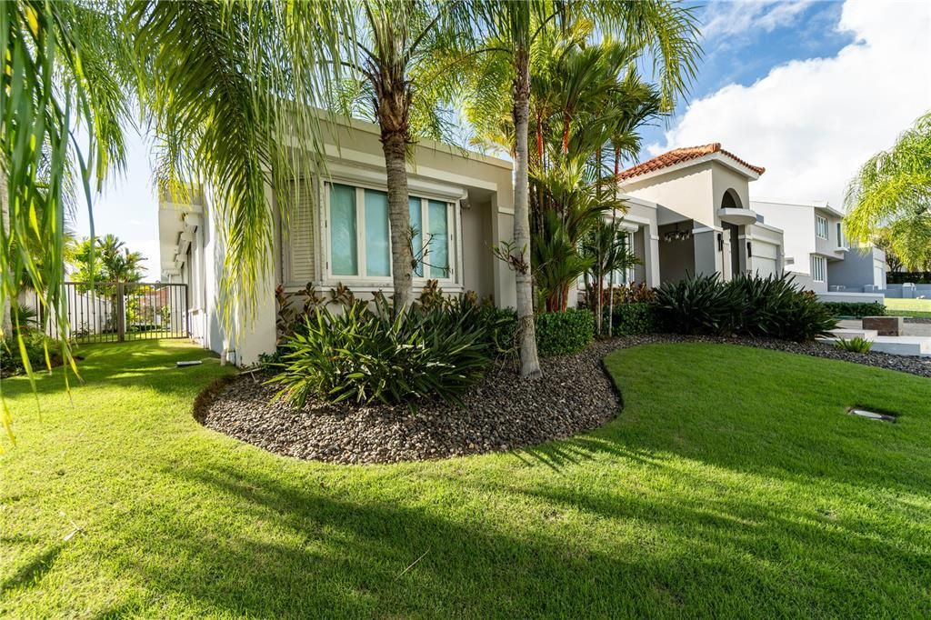 Recently Sold: $2,350,000 (4 beds, 4 baths, 3888 Square Feet)