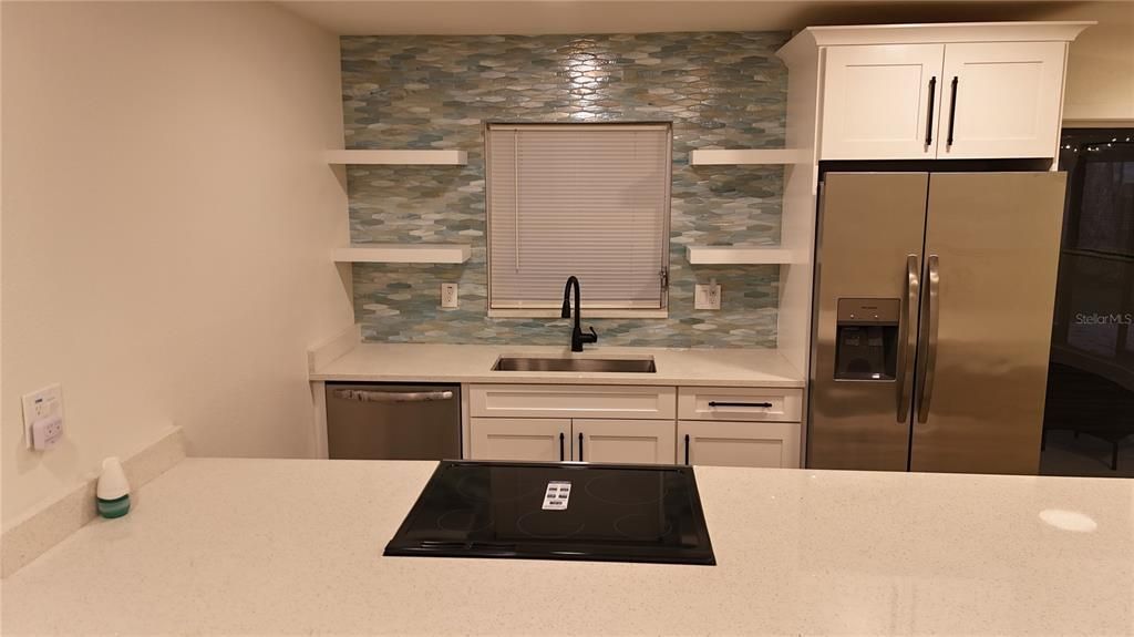 Active With Contract: $2,300 (3 beds, 2 baths, 967 Square Feet)
