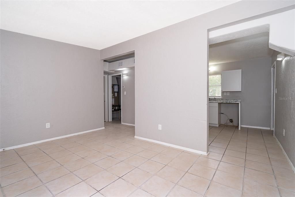 Active With Contract: $209,000 (3 beds, 1 baths, 891 Square Feet)