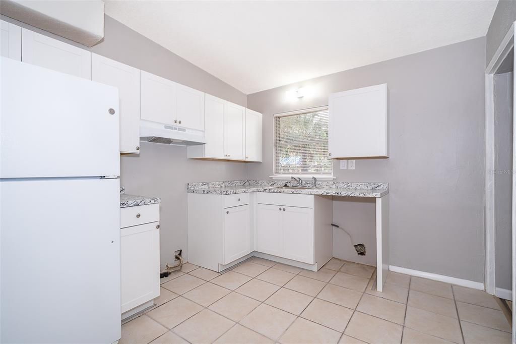 Active With Contract: $209,000 (3 beds, 1 baths, 891 Square Feet)