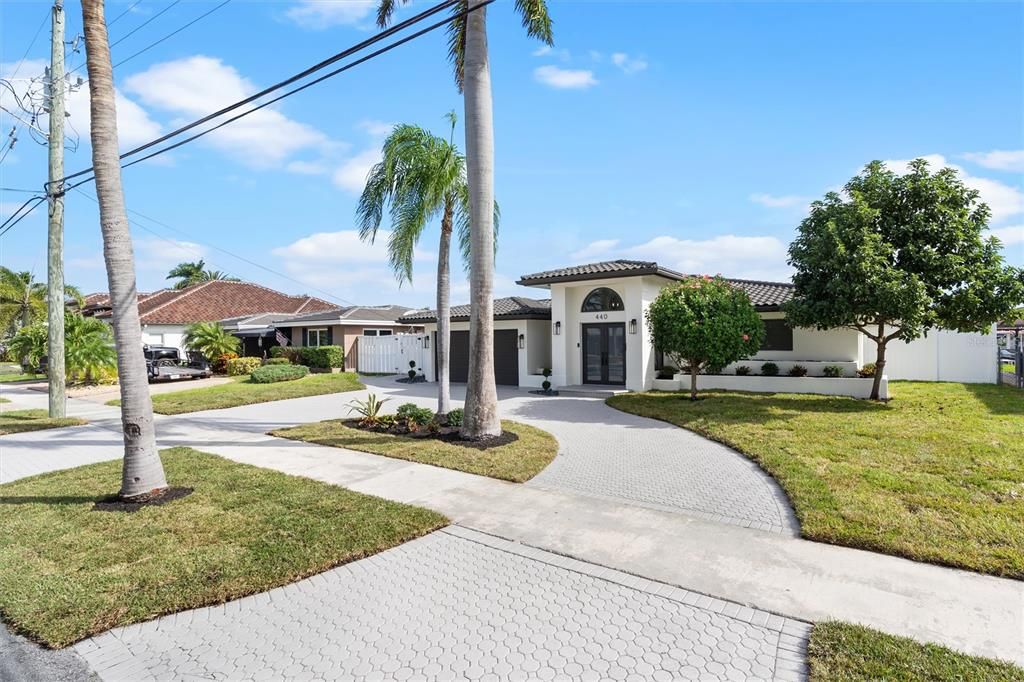 Recently Sold: $1,850,000 (3 beds, 2 baths, 2344 Square Feet)