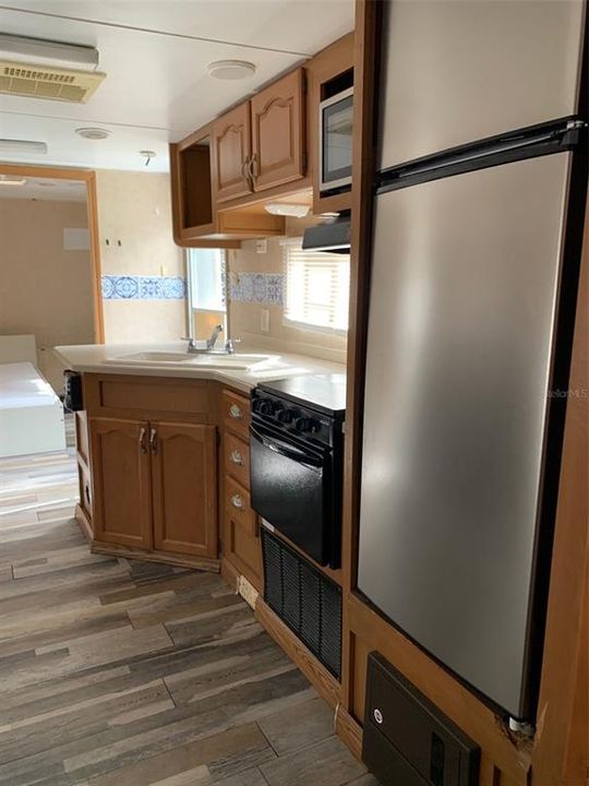 Active With Contract: $800 (2 beds, 1 baths, 350 Square Feet)