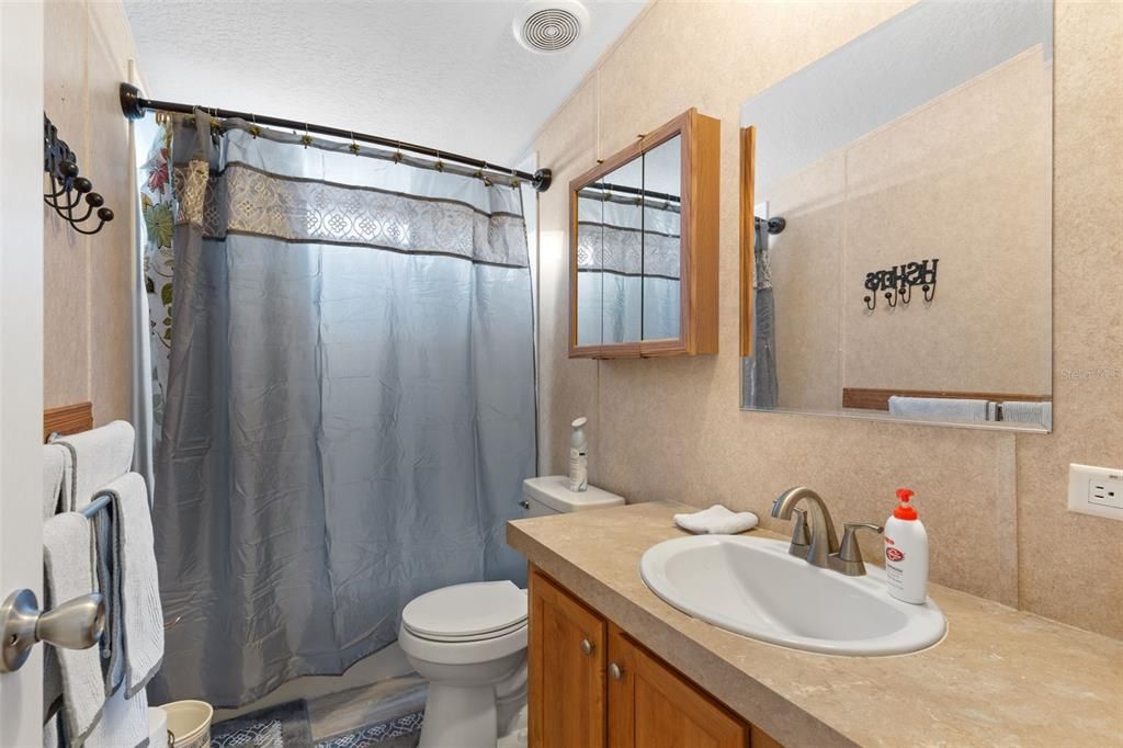 For Sale: $200,000 (3 beds, 2 baths, 1080 Square Feet)