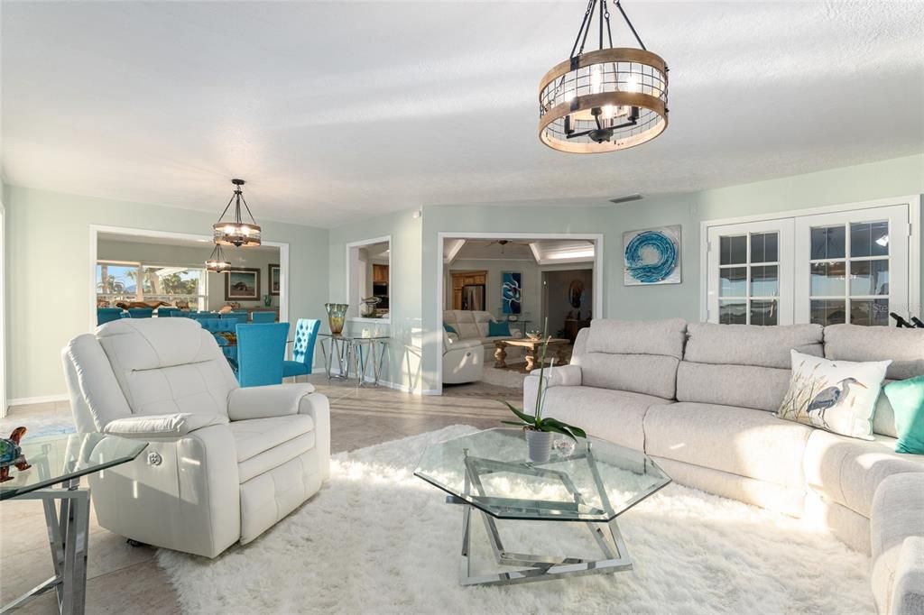 For Sale: $1,595,000 (4 beds, 2 baths, 3139 Square Feet)