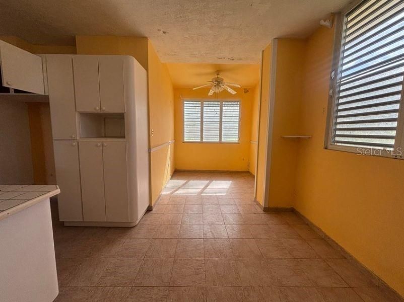 Vendido Recientemente: $179,000 (4 camas, 2 baños, 2097 Pies cuadrados)