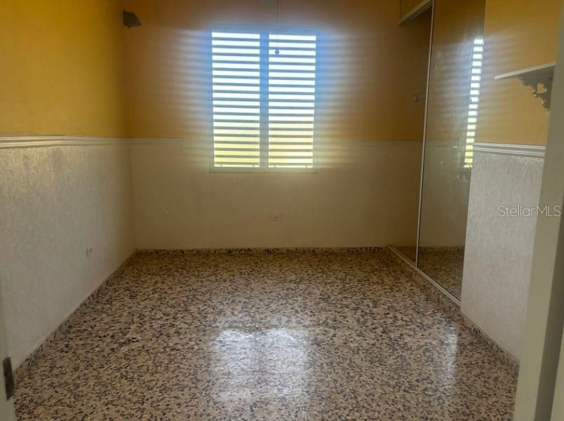 Vendido Recientemente: $179,000 (4 camas, 2 baños, 2097 Pies cuadrados)