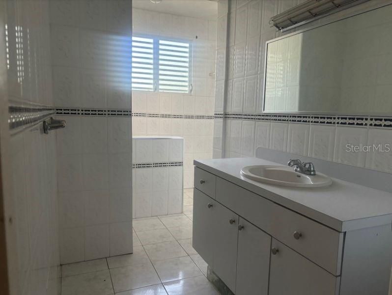 Vendido Recientemente: $179,000 (4 camas, 2 baños, 2097 Pies cuadrados)