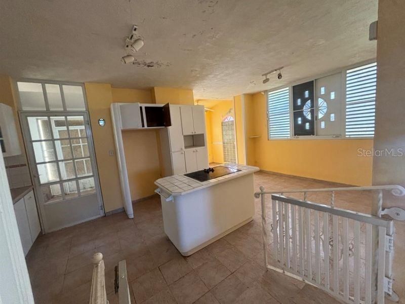 Vendido Recientemente: $179,000 (4 camas, 2 baños, 2097 Pies cuadrados)