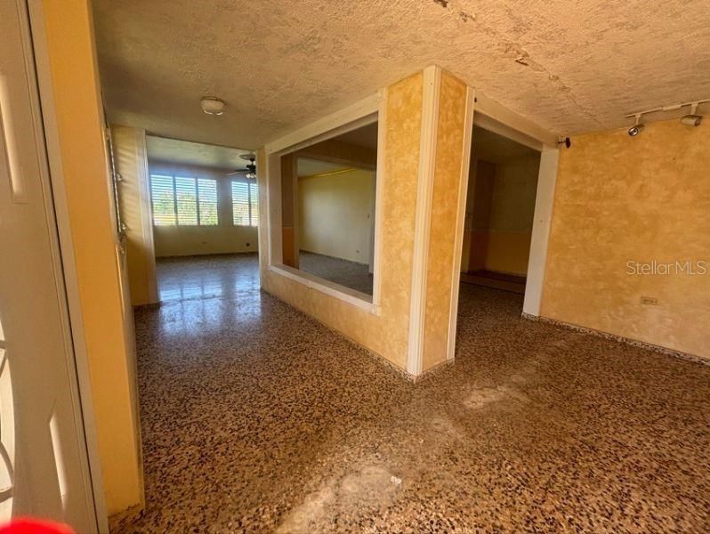 Vendido Recientemente: $179,000 (4 camas, 2 baños, 2097 Pies cuadrados)