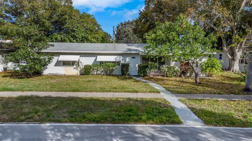 Recently Sold: $295,000 (2 beds, 1 baths, 1086 Square Feet)