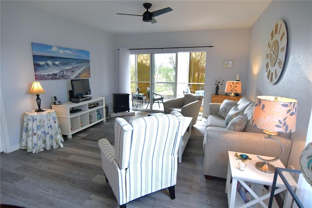 Active With Contract: $229,900 (2 beds, 2 baths, 1230 Square Feet)