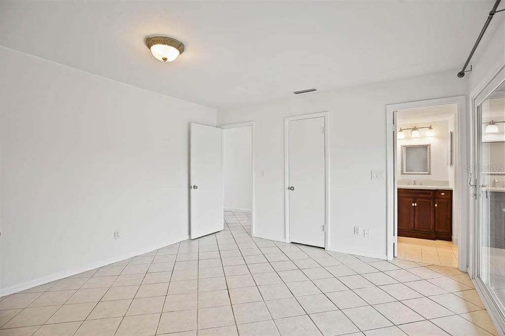 Active With Contract: $217,000 (2 beds, 2 baths, 1260 Square Feet)