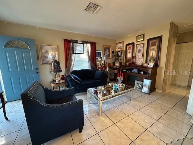 Recently Sold: $168,000 (2 beds, 1 baths, 903 Square Feet)
